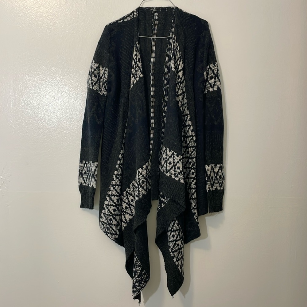 8 RED BUTTERFLIES Knit Print Waterfall Drape Open Front Cardigan black & white
